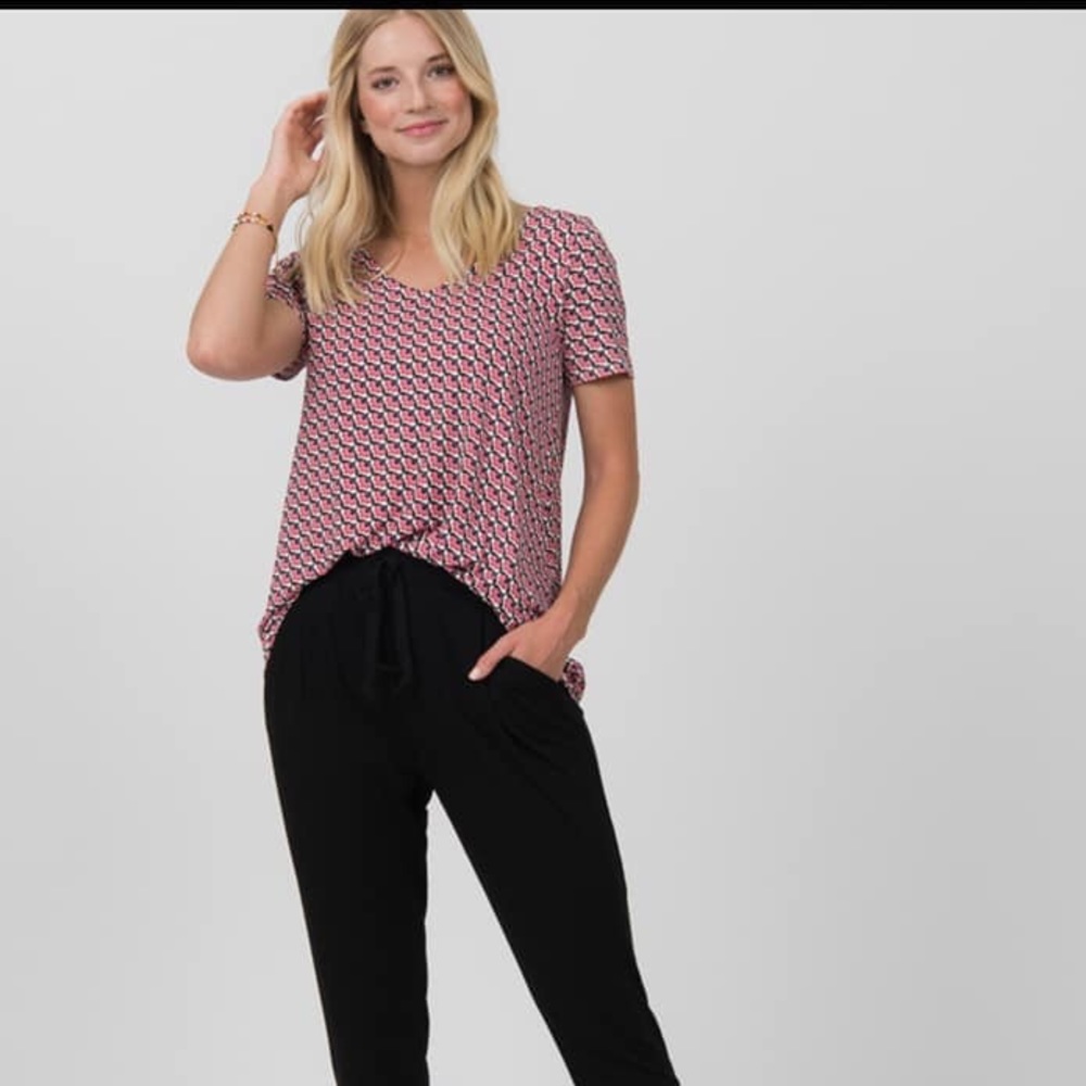 🅹🆄🆂🆃 🅸🅽 Agnes & Dora V-Neck Everyday Tee